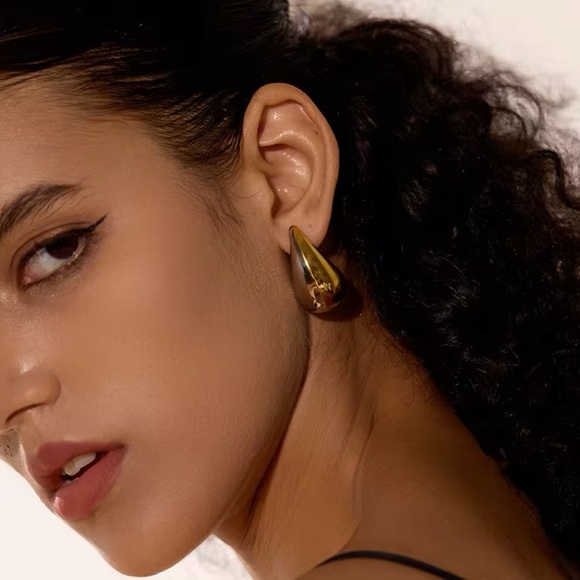 ◾️18K Gold Plated Waterdrop Earrings - Picture 8 of 11